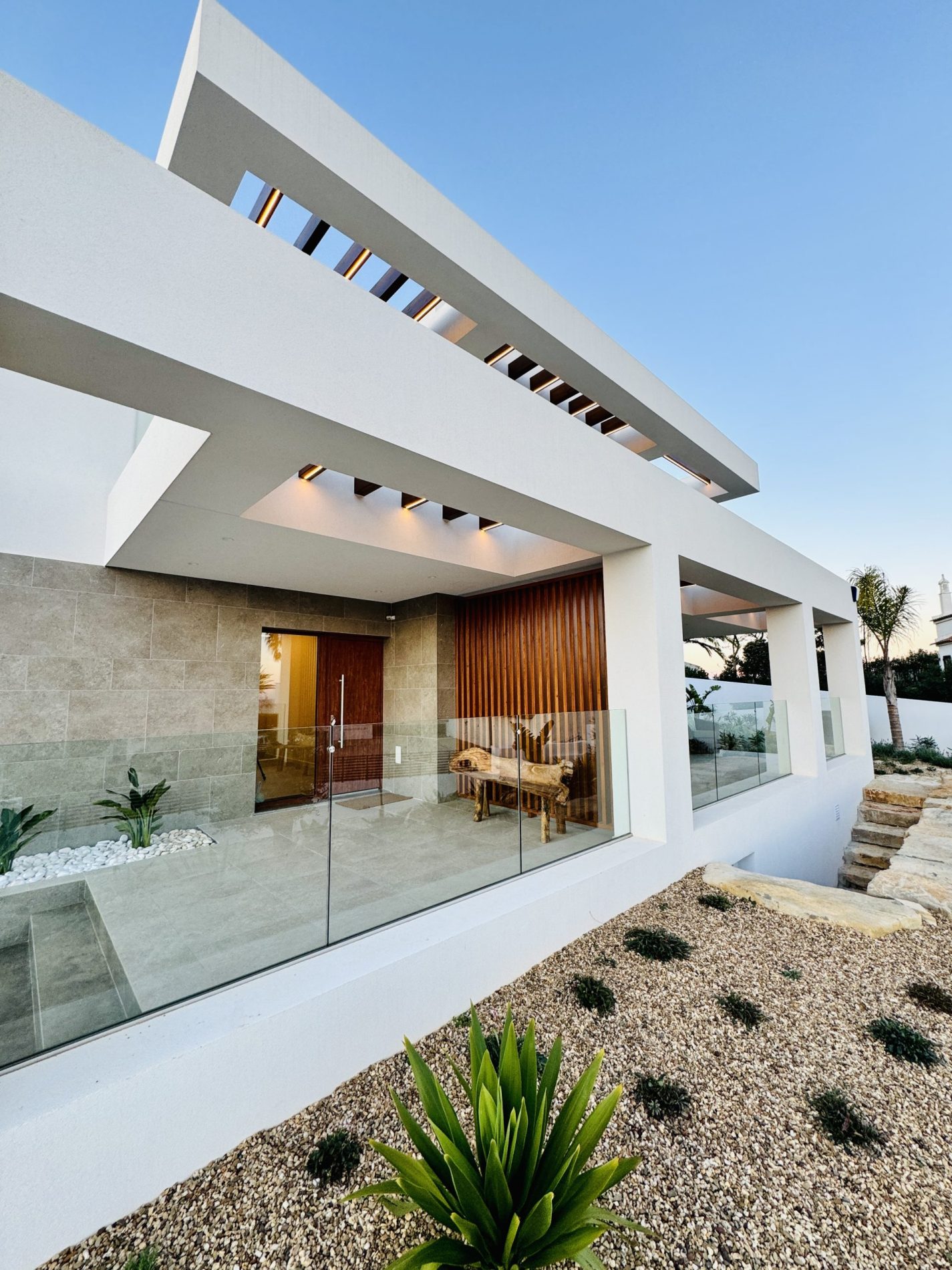 Moreira Rangel Arquitetura: Criando espaços inovadores e sustentáveis em Portugal. Projetos residenciais, comerciais e urbanos que transformam visões em realidade. Expertise em design, funcionalidade e eficiência energética para ambientes que inspiram e valorizam seu investimento.