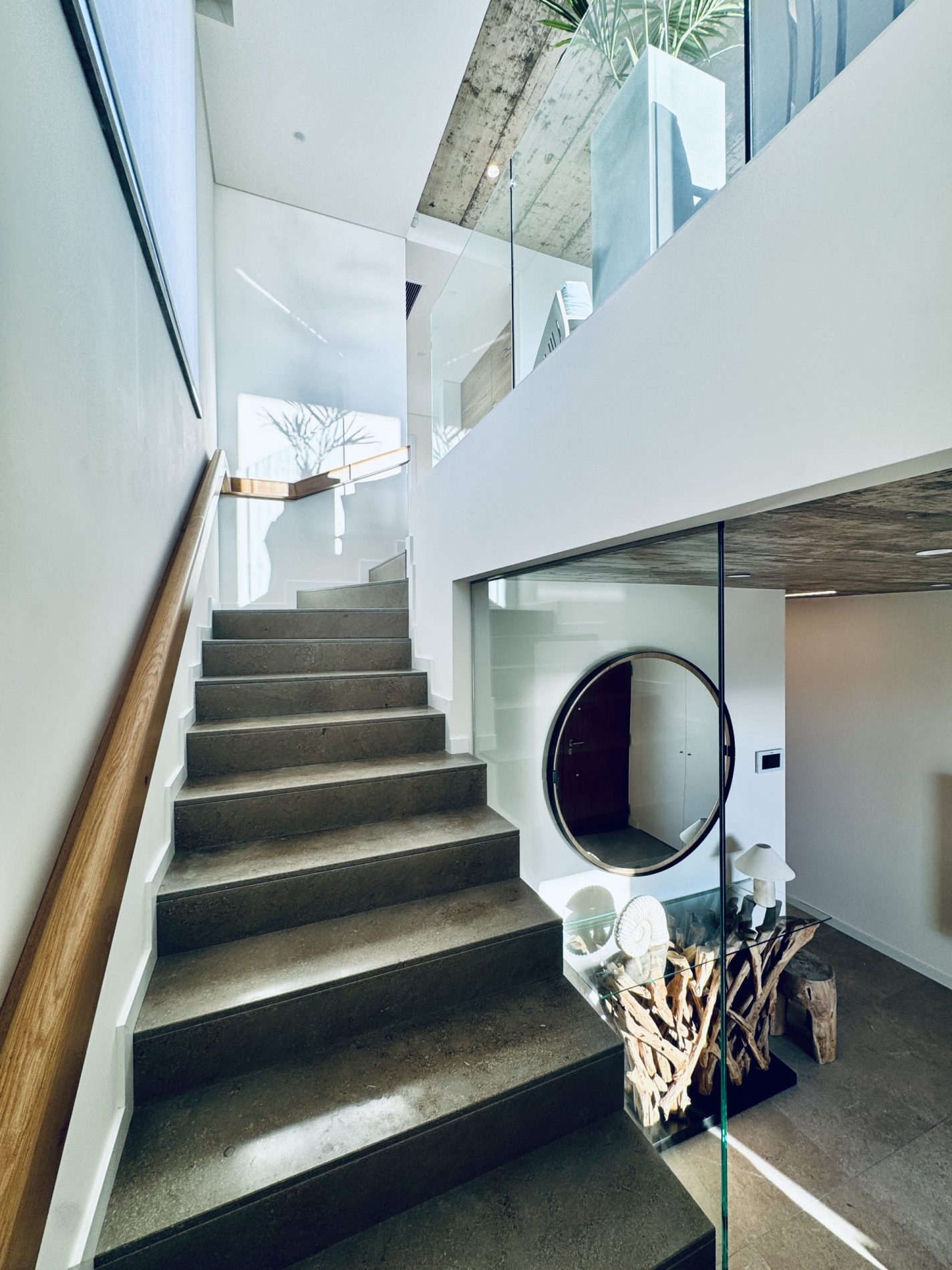 Moreira Rangel Arquitetura: Criando espaços inovadores e sustentáveis em Portugal. Projetos residenciais, comerciais e urbanos que transformam visões em realidade. Expertise em design, funcionalidade e eficiência energética para ambientes que inspiram e valorizam seu investimento.