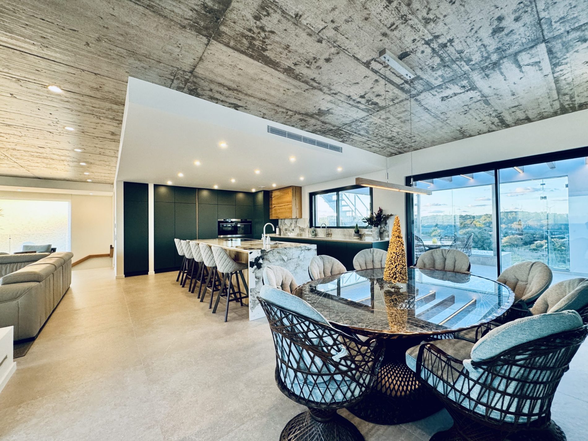Moreira Rangel Arquitetura: Criando espaços inovadores e sustentáveis em Portugal. Projetos residenciais, comerciais e urbanos que transformam visões em realidade. Expertise em design, funcionalidade e eficiência energética para ambientes que inspiram e valorizam seu investimento.