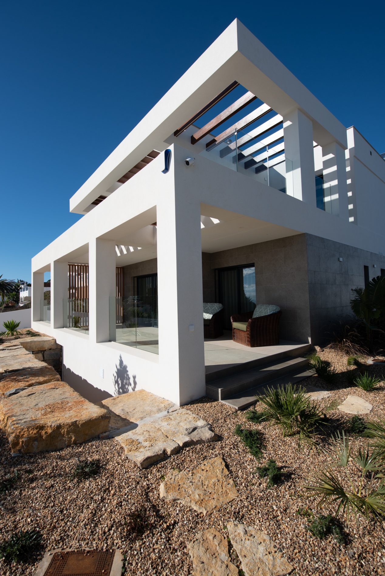 Moreira Rangel Arquitetura: Criando espaços inovadores e sustentáveis em Portugal. Projetos residenciais, comerciais e urbanos que transformam visões em realidade. Expertise em design, funcionalidade e eficiência energética para ambientes que inspiram e valorizam seu investimento.
